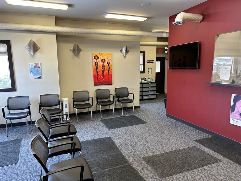 More Photos Of 4306 Richmond Rd SW, Calgary Medical For Sale