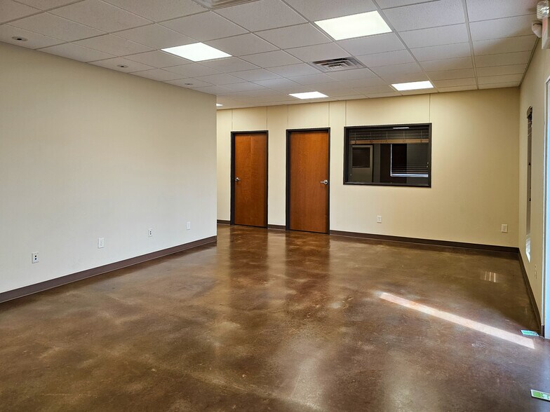 More Photos Of 110 CR 141, Sweetwater Manufacturing For Lease