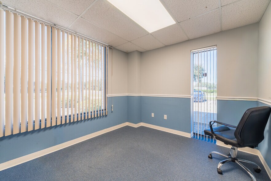 More Photos Of 2290-2298 W Airport Blvd, Sanford Flex For Lease