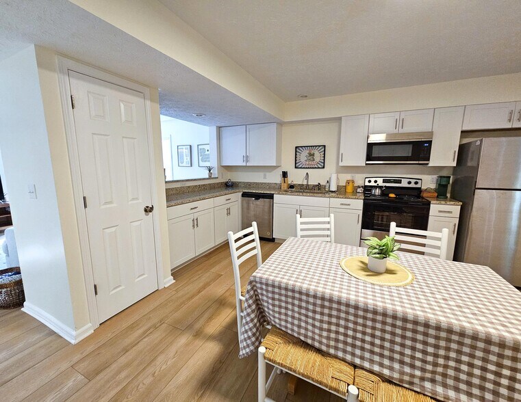 More Photos Of 1426-1496 N Kinser Pike, Bloomington Apartments For Sale