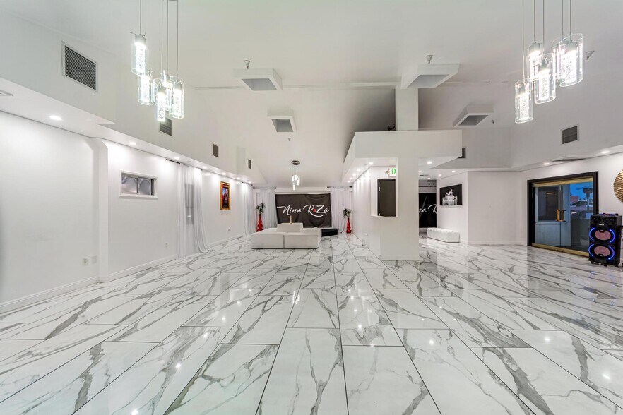 More Photos Of 4225 Crenshaw Blvd, Los Angeles Bar For Lease