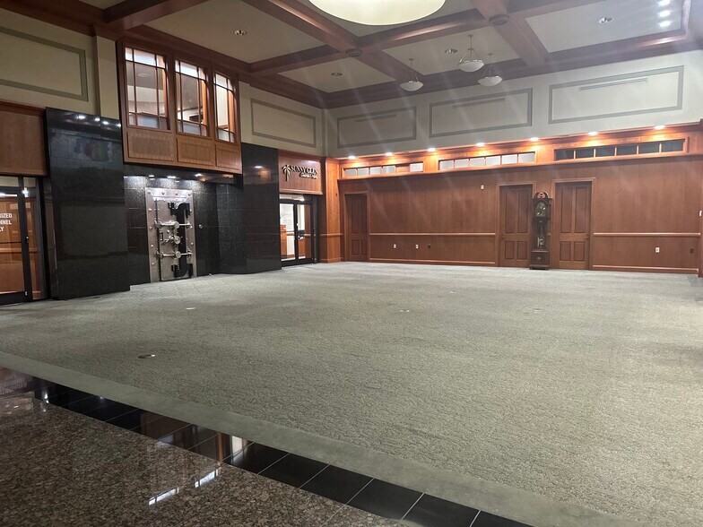 More Photos Of 221 E Van Buren Ave, Harlingen Office For Lease