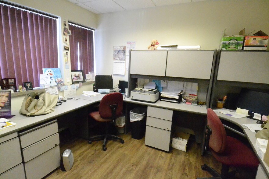 More Photos Of 400 Gidney Ave, Newburgh Medical For Sale