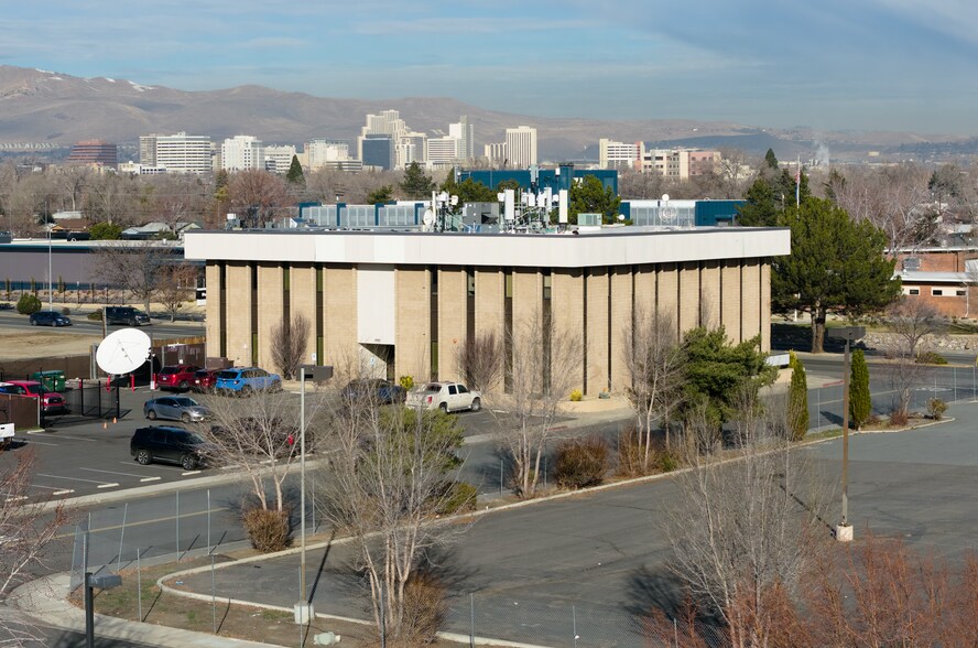 More Photos Of 690 E Plumb Ln, Reno Office For Lease