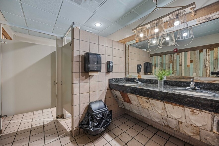 More Photos Of 1405 Gornto Rd, Valdosta Restaurant For Sale
