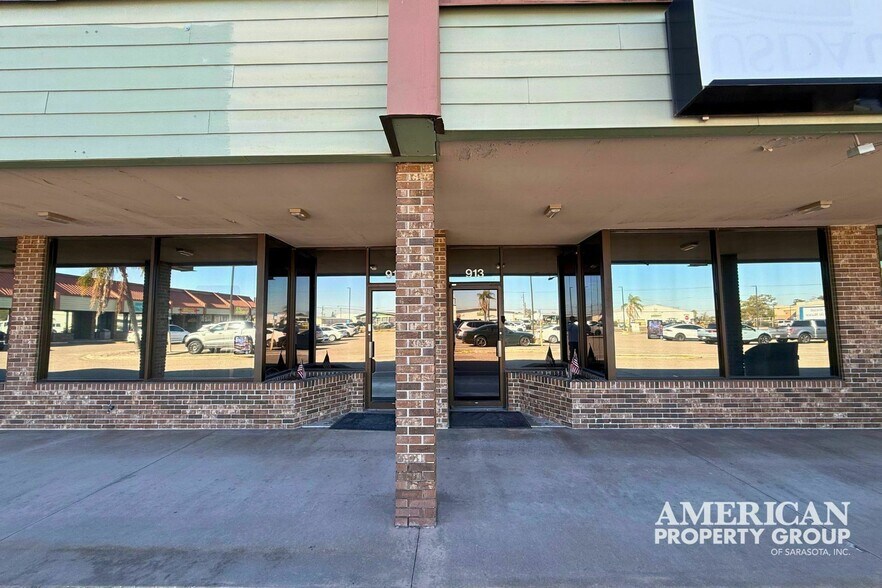 More Photos Of 901-945 10th St E, Palmetto General Retail For Lease