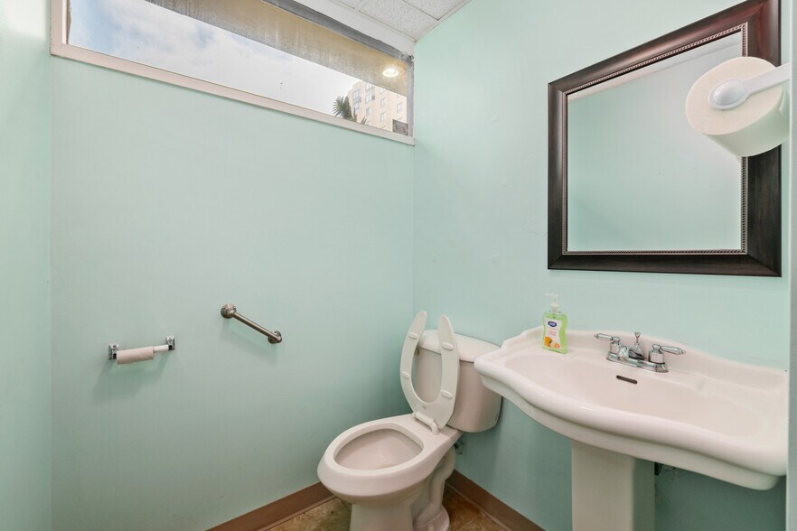 More Photos Of 2054 Park St, Jacksonville Medical For Lease
