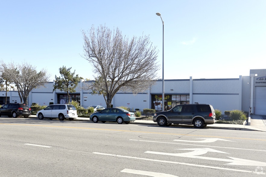 More Photos Of 20844-20860 Plummer St, Chatsworth Manufacturing For Lease