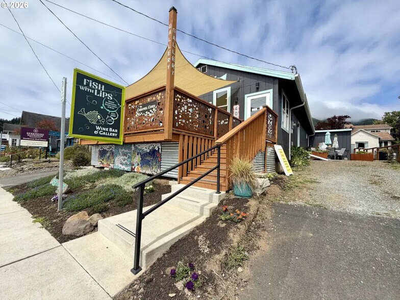 Primary Photo Of 404 Garibaldi (Hwy 101), Garibaldi General Retail For Sale