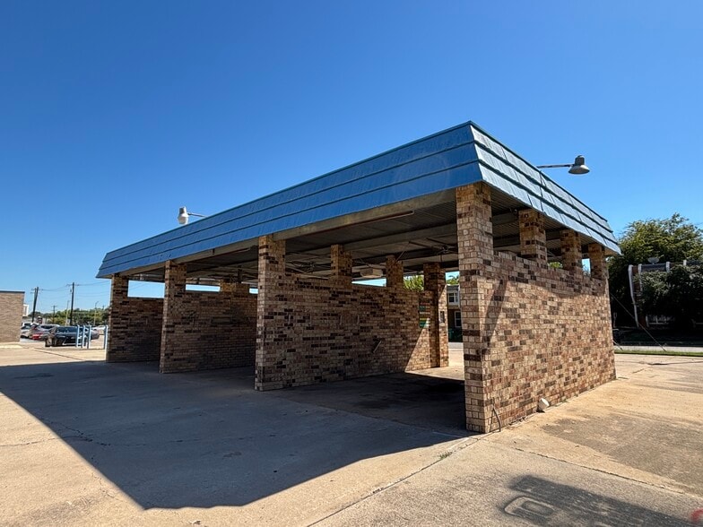 More Photos Of 521 Alegre Vista Dr, Denton Carwash For Sale