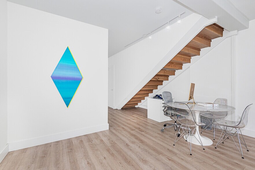 More Photos Of 260 Crandon Blvd, Key Biscayne Bank For Lease