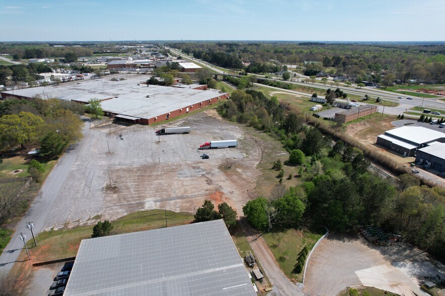 More Photos Of 400 Bon Air St, Mauldin Warehouse For Lease