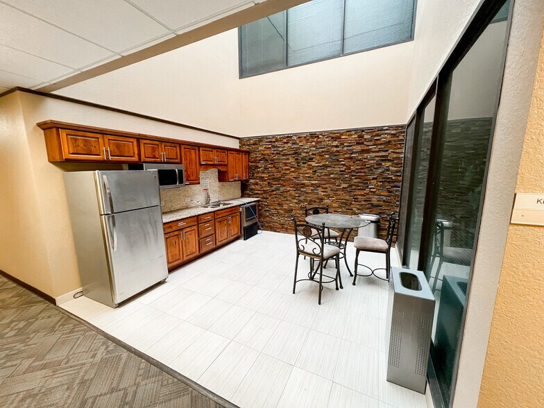 More Photos Of 3510 N A St, Midland Office For Lease