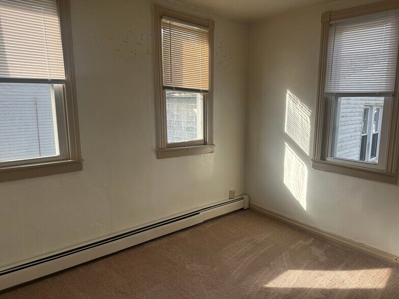 More Photos Of 142 W Main St, Windsor Apartments For Sale
