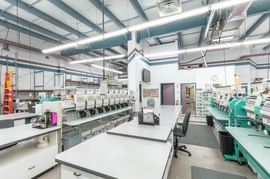 More Photos Of 4602 50 St, Stettler Light Manufacturing For Sale
