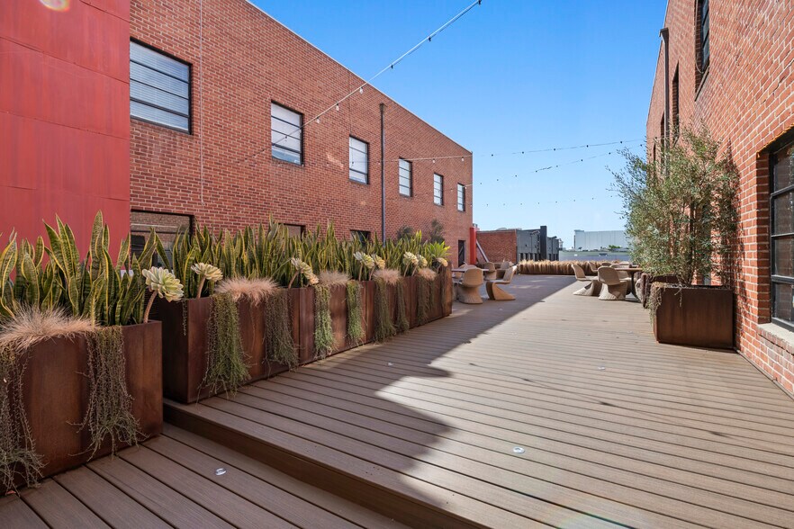 More Photos Of 139-147 S Beverly Dr, Beverly Hills Loft Creative Space For Lease