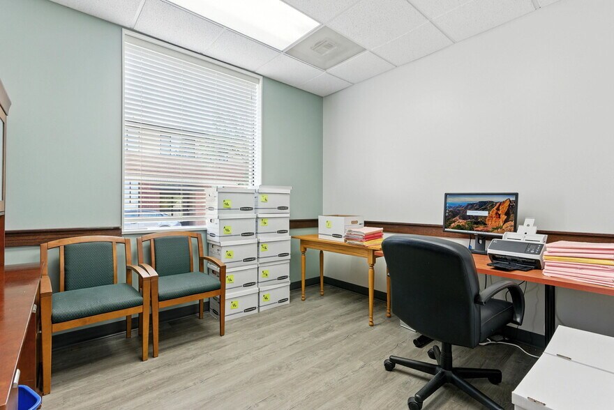 More Photos Of 400 NE Roberts Ave, Gresham Medical For Sale