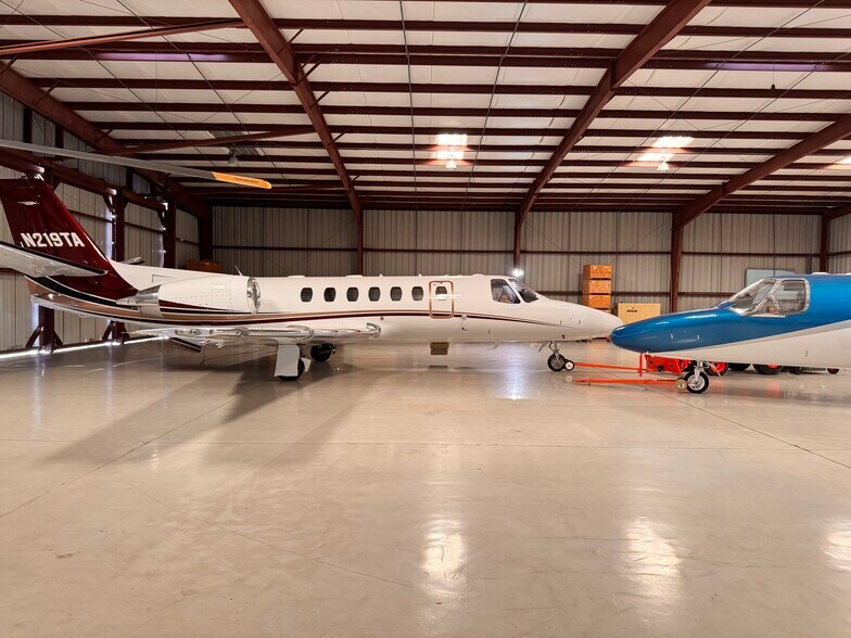 More Photos Of 1997 Industrial Dr, Deland Airplane Hangar For Sale