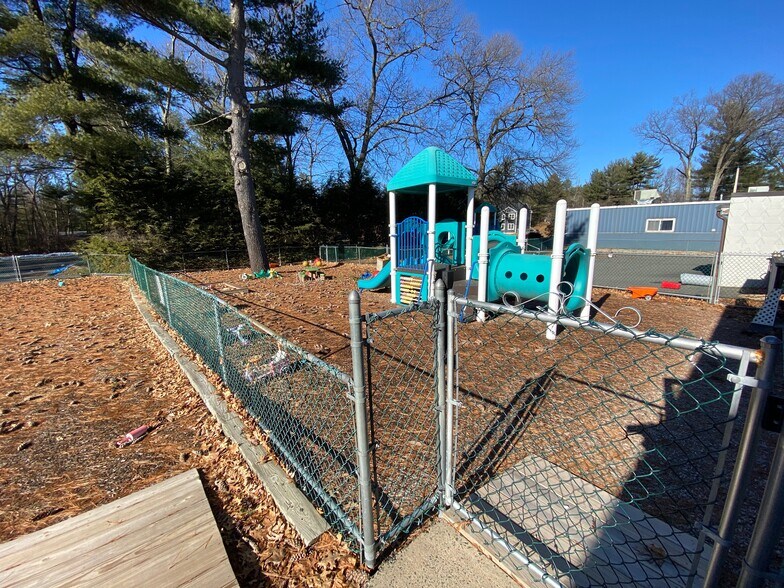 More Photos Of 182-184 Southampton Rd, Westfield General Retail For Sale