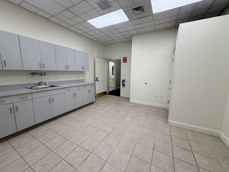 More Photos Of 445 W Main St, Branford Office For Lease