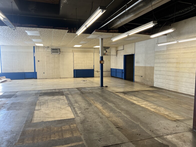 More Photos Of 60 E Rock St, Harrisonburg Light Distribution For Sale