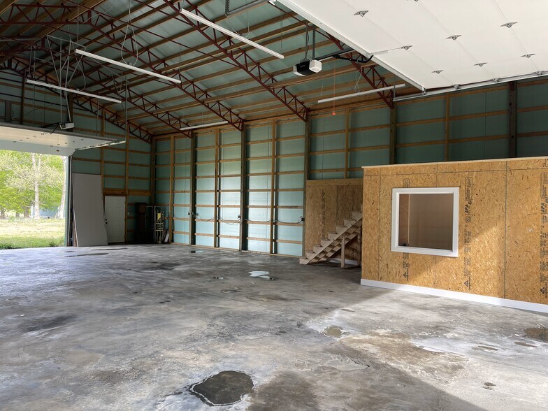 More Photos Of 21319 N Preston Hwy, Bruceton Mills Flex For Sale