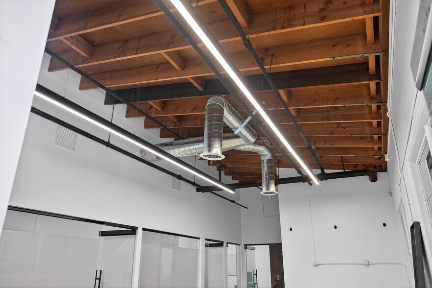 More Photos Of 1322-1326 Obispo Ave, Long Beach Warehouse For Lease