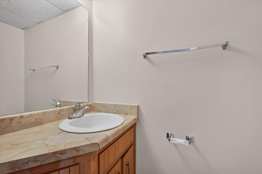 More Photos Of 1531 E Knollwood Cir, Clarksville Apartments For Sale