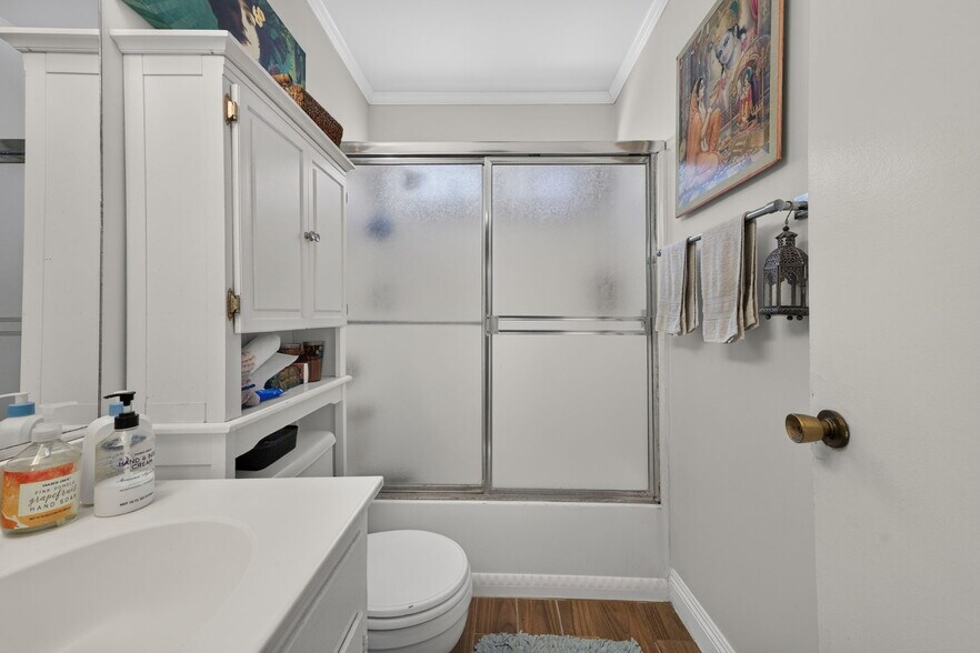 More Photos Of 1459 Stanley Ave, Glendale Apartments For Sale