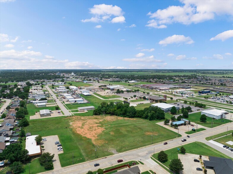 Primary Photo Of 301 S Yukon Pky, Yukon Land For Sale