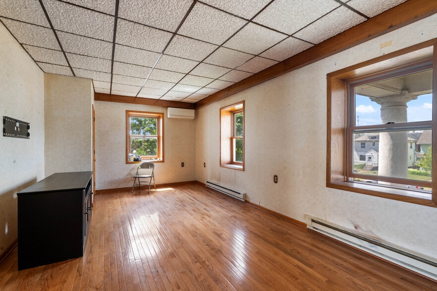 More Photos Of 1304 Hammond Ave, Superior Apartments For Sale