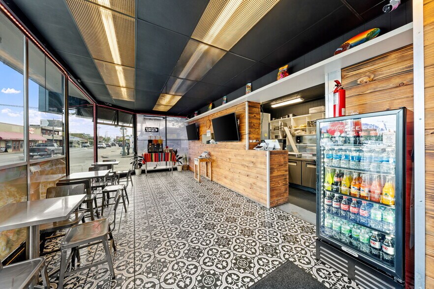 More Photos Of 3102-3104 6th Ave, Tacoma Storefront For Sale