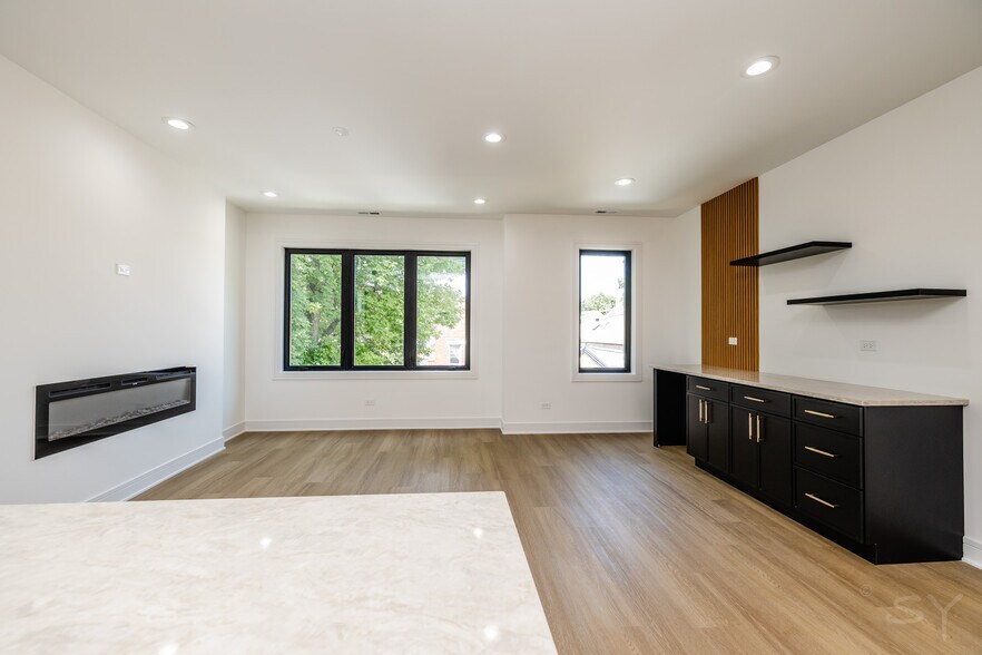 More Photos Of 3018 Polk st, Chicago Apartments For Sale