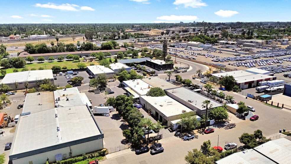 More Photos Of 2152 N Briarwood Ave, Fresno Warehouse For Sale
