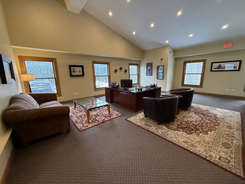 More Photos Of 301 Peterson Rd, Libertyville Medical For Lease