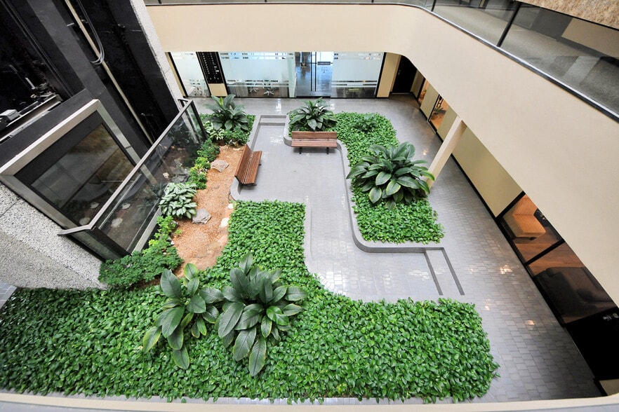 More Photos Of 6100 Corporate Dr, Houston Office For Sale