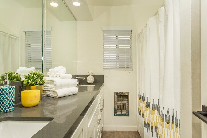 More Photos Of 12128 Ramona Ave, Hawthorne Apartments For Sale