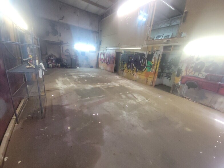 More Photos Of 1470 W Uzona Ave, Hildale Manufacturing For Lease