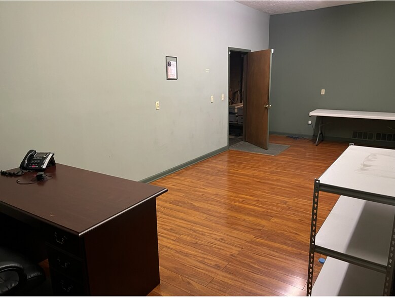 More Photos Of 1321 DuPont Rd, Parkersburg Unknown For Lease