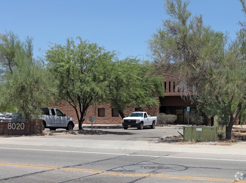 More Photos Of 8020 N Business Park Dr, Tucson Warehouse For Lease