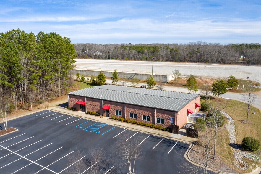 More Photos Of 95 Newnan South Industrial Dr, Newnan Truck Terminal For Lease