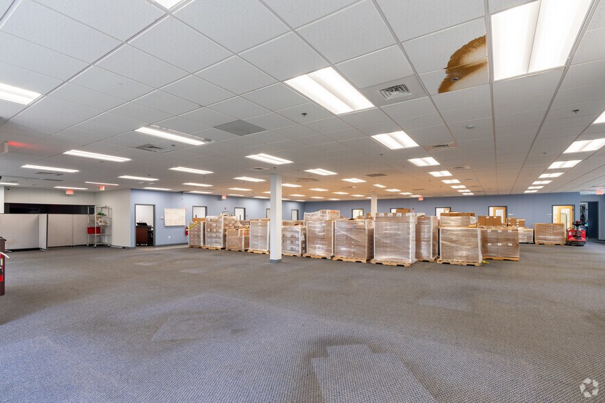 More Photos Of 5 Dan Rd, Canton Manufacturing For Lease