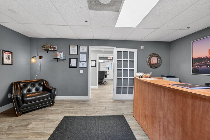 More Photos Of 3411 N 29th St, Tampa Office For Sale