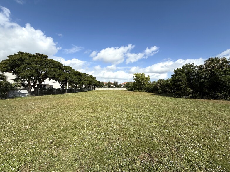 Primary Photo Of 1521 Neptune Drive Dr, Boynton Beach Land For Lease