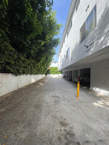 More Photos Of 212 W Plymouth St, Inglewood Apartments For Sale