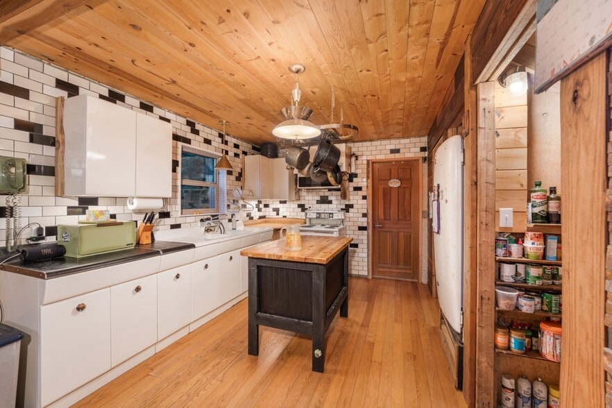 More Photos Of 55533 McKenzie River Dr, Mckenzie Bridge Industrial For Sale