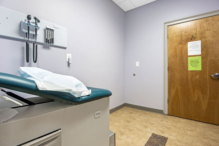 More Photos Of 4275 Western Blvd, Jacksonville Medical For Sale