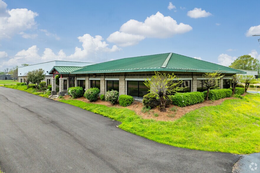 More Photos Of 135 Industrial Dr N, Madison Warehouse For Sale