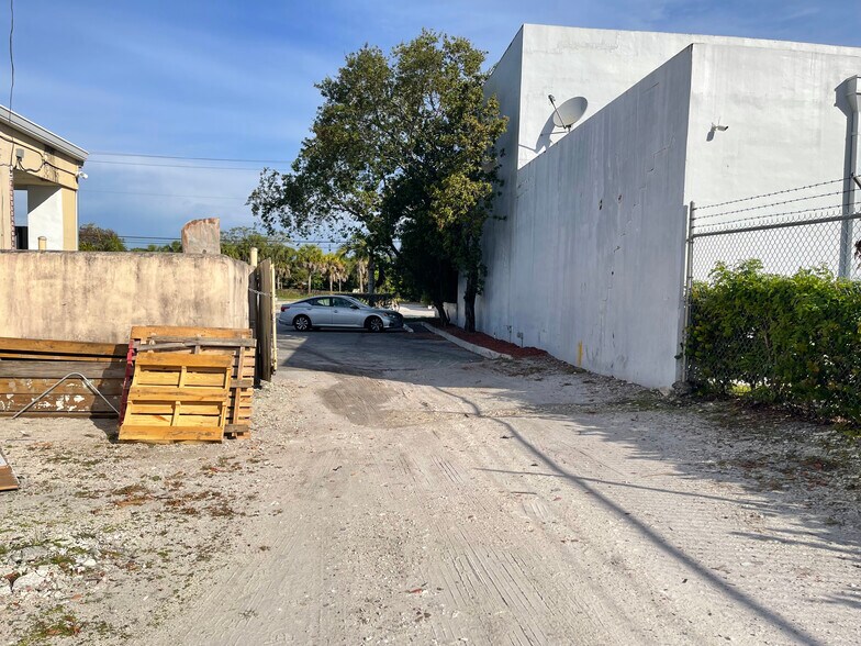 More Photos Of 4410 Peters Rd, Plantation General Retail For Sale