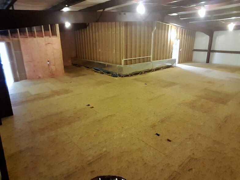 More Photos Of 1221 E 25th St, Lawrence Warehouse For Lease